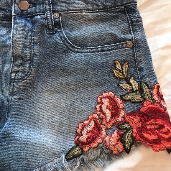 Floral Patch High Rise Cut-Off Denim Shorts - Picture 3 of 7
